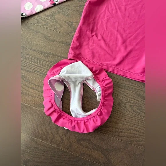 Disney Minnie Mouse Girls Swim Set Rash Guard Bikini XS 4–5 pink - Picture 14 of 16